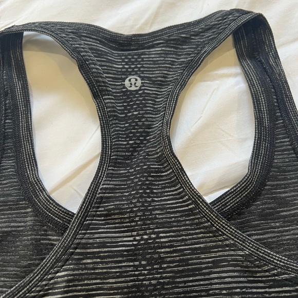 Lululemon Swifty Tech Racerback size 8 - Picture 1 of 5